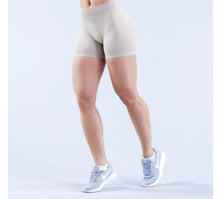 Load image into Gallery viewer, Seamless Yoga Shorts
